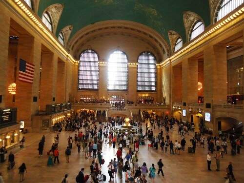 Nova York tem cerca de 468 estações que servem 24 linhas. 
