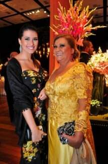 Barbara Veloz e a mãe, Zulmira Veloz, em comemoração na Casa NTX. (Foto: Livia Stumpf/Especial)