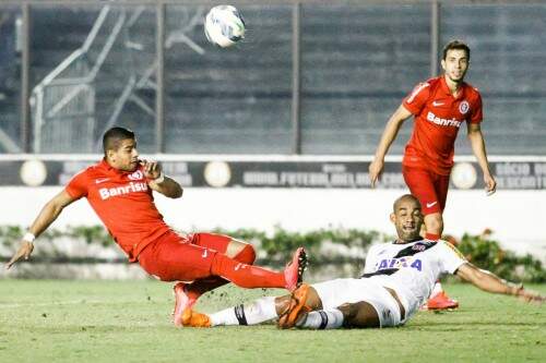 Partida é  difícil e disputada. (Foto: Rudy Trindade/Folhapress)