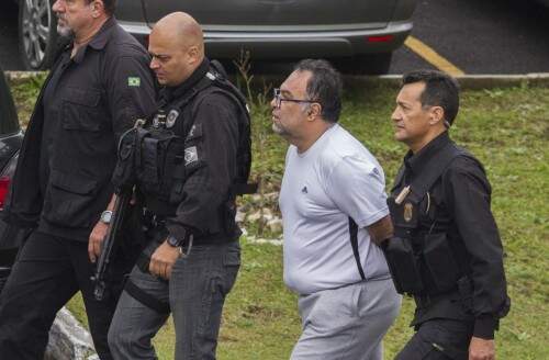 Ex-deputado André Vargas saindo da PF (Foto: Paulo Lisboa/Folhapress) 