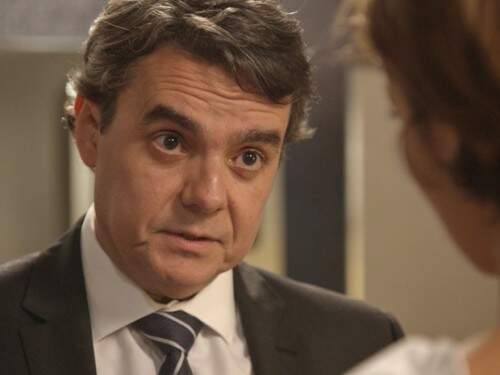 O empresário diz para a amada que não poderá se separar de Beatriz. Foto: Reprodução