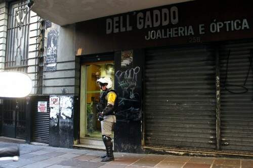 Parte dos cerca de 30 mil reais roubados foram recuperados. (Foto: Jackson Ciceri/o Sul)