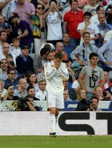 MADRID, SPAIN - MAY 9: Real Madrid's Portuguese forward Cristiano Ronaldo reacts after his penalty kick shot stopped by Valencia's goalkeeper during the Spanish league football match Real Madrid CF vs Valencia CF at the Santiago Bernabeu stadium in Madrid on May 9, 2015. Evrim Aydin / Anadolu Agency