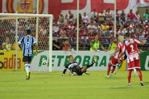 Tricolor marcou três gols sem dificuldades. (Foto: Itawi Alburqueque/AE)
