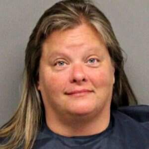 Elizabeth Hogrefe, 45, teria atacado o namorado porque não aguentava mais seu ronco. (Crédito: Reprodução)