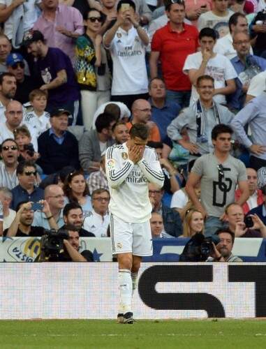 MADRID, SPAIN - MAY 9: Real Madrid's Portuguese forward Cristiano Ronaldo reacts after his penalty kick shot stopped by Valencia's goalkeeper during the Spanish league football match Real Madrid CF vs Valencia CF at the Santiago Bernabeu stadium in Madrid on May 9, 2015. Evrim Aydin / Anadolu Agency