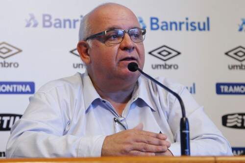 "O Luiz Felipe não é mas treinador do Grêmio. Ele pediu demissão. Entendeu que seu ciclo e sua capacidade de avançar no elenco e com o clube estavam concluídas. O Grêmio aceitou", disse o presidente do clube Romildo Bolzan Junior, em coletiva (Foto: Lucas Uebel/GREMIO FBPA)
