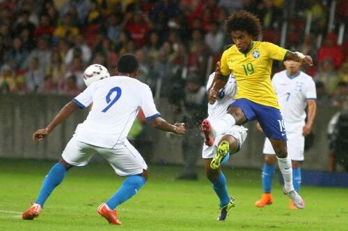 Meia Willian fez bom primeiro tempo (Foto: Lucas Uebel/O Sul)