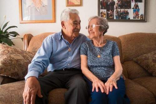 Robert  e Ofelia Kirker  estão casados há 30 anos. (Jett Lowe/AP)