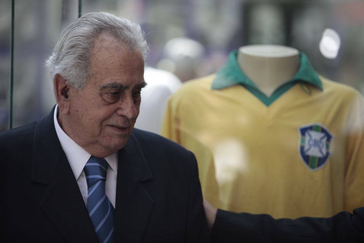 Zito conquistou os títulos das Copas de 1958 e 1962 pelo Brasil. (Foto: Raul Spinassé/A Tarde/AG)
