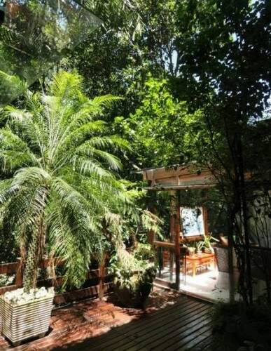A casa fica num condomínio fechado em São Conrado, Zona Sul do Rio (Foto: Reprodução)  