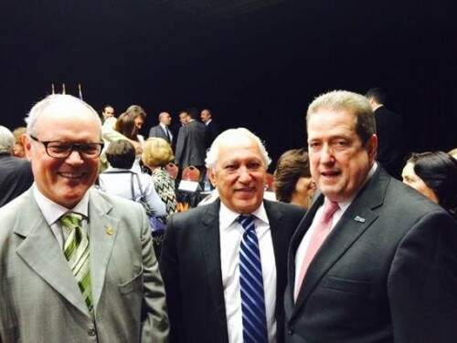 Márcio Pizzato, liderança da Unimed Porto Alegre, e Mohamad Akl, presidente da Central Nacional Unimed, durante a posse do novo dirigente da Agência Nacional de Saúde Suplementar, José Carlos de Souza Abrahão. A cerimônia contou com nomes de prestígio, e foi realizada na Bolsa de Valores do Rio de Janeiro. Foto: Divulgação