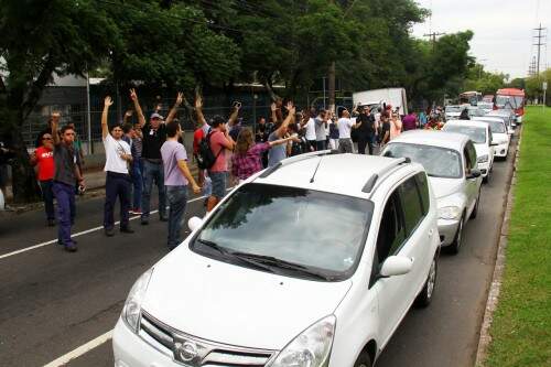 Houve congestionamento na região (Foto: Jackson Ciceri/O Sul)