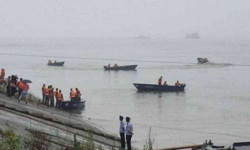 Embarcação com turistas idosos foi surpreendida por ciclone (Foto: Reprodução)