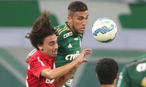Valdívia não teve bom rendimento no primeiro tempo. (Foto: Reginaldo Castro/Folha Imagem)