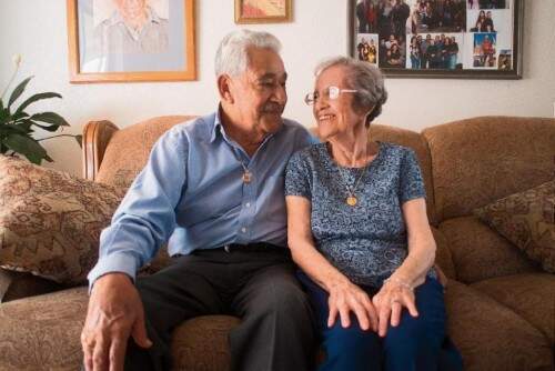 Robert  e Ofelia Kirker  estão casados há 30 anos. (Jett Lowe/AP)