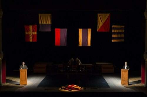 Outro momento do espetáculo que resulta da dedicação de nossos atores e diretores ao teatro. Foto: Divulgação