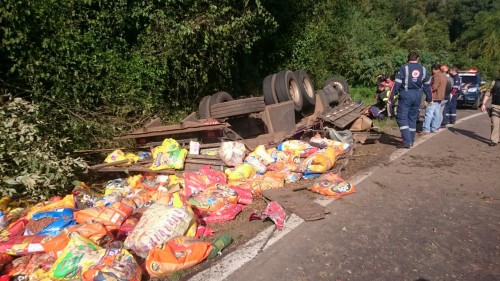 Caminhão tinha placas de Canoas. (Foto: Divulgação/PRF)