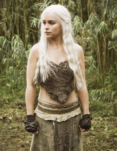Emilia Clarke com o visual platinado em "Game of Thrones" (Foto: HBO/divulgação)