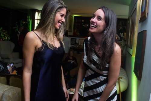 Mariana Behar e Nathalie Hauque estiveram festejando com os noivos. Foto: Jackson Ciceri/  O Sul