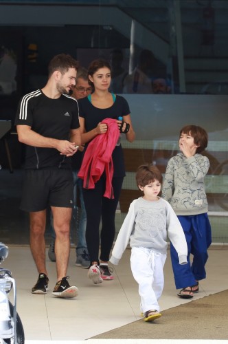 Sophie Charlotte e o noivo, Daniel de Oliveira, com os filhos dele.  (Foto: Dilson Silva/Ag. News)