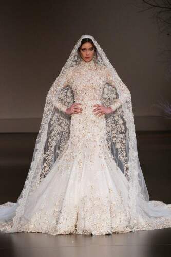 Modelo desfilou em Paris.