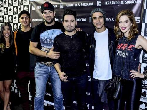 Tayná Hanada (E), Medina, Fernando e Sorocaba, Sergio Malheiros e Sophia (Foto: Ag. News)