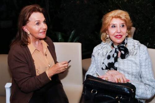 Adulce Zaffari e Maria Thereza Druck Bastide participaram do encontro na Clínica Hexsel. (Foto: Lenara Petenuzzo/divulgação)