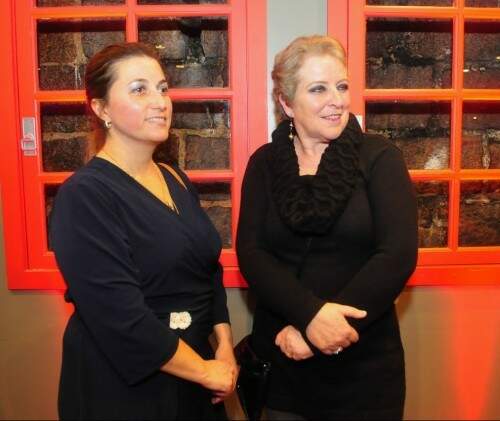 As cônsules Karla Beszkidnyak e Denise Crawshaw Pellin participaram dos brindes ao 14 juillet. Foto: Livia Stumpf/Especial