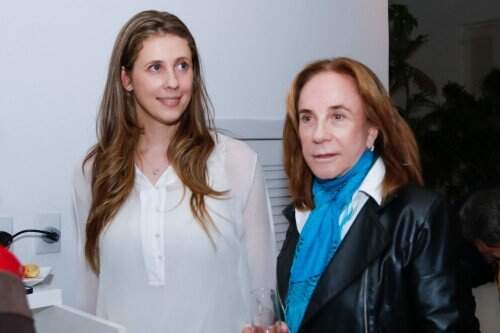 A dermatologista Mariana Soirefmann, uma das palestrantes da tarde, entre Zuleika Pinto Ribeiro e Lurdes Roncony. (Foto: Lenara Petenuzzo/divulgação)