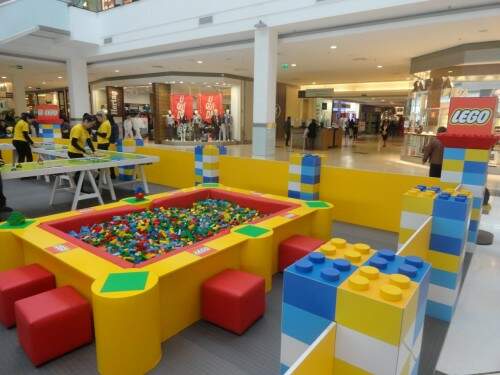 Piscina com pecinhas Lego é atração no Espaço Kids (foto: divulgação)