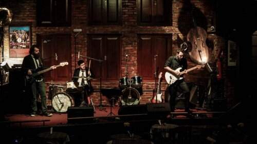 Trio porto-alegrense Alexandre França & Groove Solution vai acompanhar o show de Jimmy Burns. (foto: divulgação)