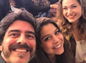 O namorado Junno Andrade e a filha Sasha (D) também estavam na plateia. Foto: Reprodução