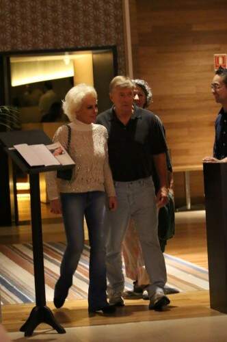 A artista mostrou a boa forma em um passeio pelo shopping (Foto: Ag. News) 