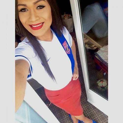Selfie de Jaiyah com a camisa da seleção samoana. (Foto: Reprodução)