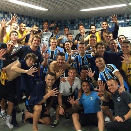 Gremistas postam foto comemorando a goleada (Foto: Divulgação Grêmio)