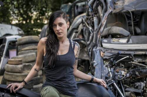 Carol Abras na primeira fase da novela. Durante cinco meses, a atriz ficou sem fazer as unhas, e sair de casa de rosto lavado virou rotina. (Foto: Paulo Belote/Divulgação)