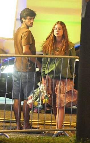 Marina Ruy Barbosa e Felipe Simas durante a gravação. (Foto: Reprodução)