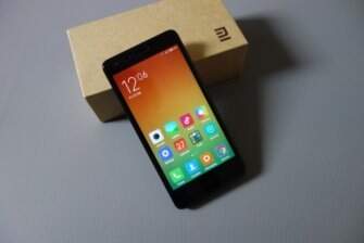Redmi 2 é o primeiro aparelho da chinesa Xiaomi no Brasil. Com tela de 4,7 polegadas, o aparelho tem leitor multimídia, rádio, videoconferência e grava em full HD. Custa 499 reais. (Foto: Reprodução)