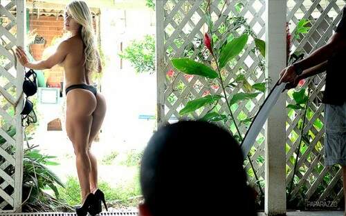 Cristianne Rodriguez nos bastidores de ensaio. (Foto:reprodução)
