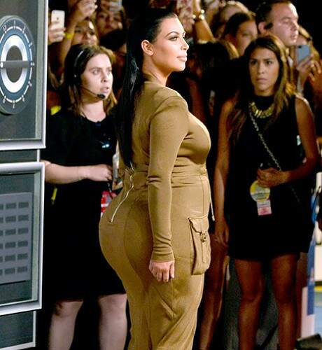Kim Kardashian na cerimônia do VMA 2015. (foto: reprodução)