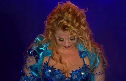 Joelma se emocionou durante canção. (Foto: Reprodução)