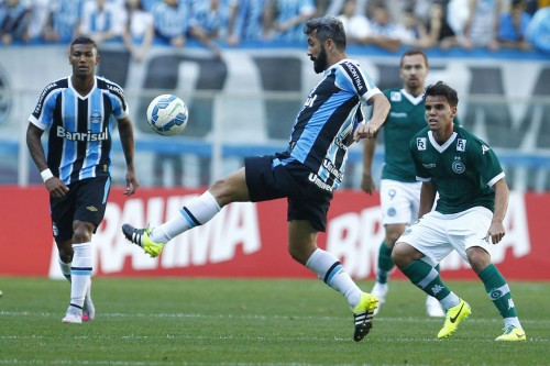 Douglas perdeu pênalti na primeira etapa mas fez o gol de empate. (Foto: Lucas Uebel/Grêmio)