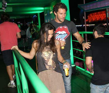 Canto já havia trocado beijos com Roberta em julho. (Foto: Reprodução)