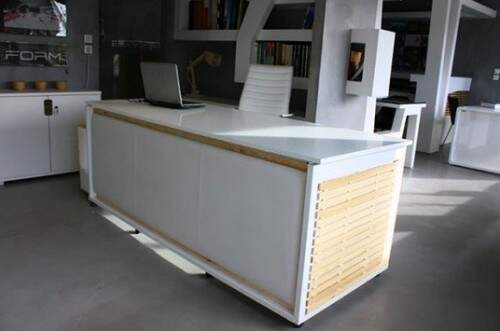 Fechada ela parece uma mesa como qualquer outra. (Foto: Reprodução)