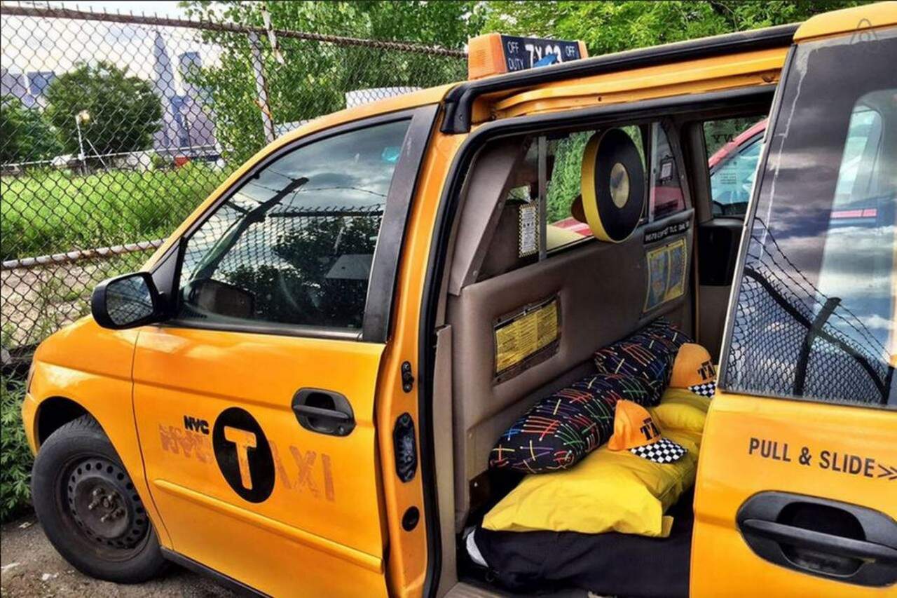 Vans espalhadas em pontos estratégicos de Nova York podem ser alugadas por menos de 100 dólares por noite. Crédito: Reprodução