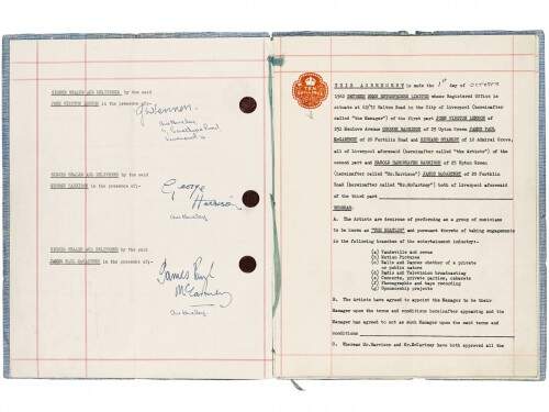 Imagem divulgada pela casa de leilões Sotheby de Londres, mostra uma cópia do contrato que lançou a carreira dos Beatles em outubro de 1962. (foto: Sotheby's/AFP) 