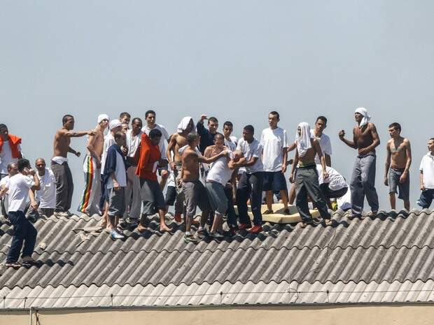 Resultado de imagem para Rebelião em presídio de Roraima tem 25 mortos