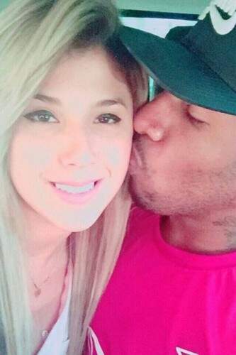 Jefferson Farfán namora a cantora Yahaira Plasencia. (Foto: Reprodução)