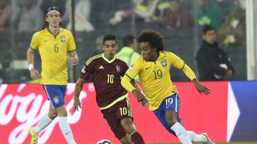 Meia Willian anotou os dois gols da Seleção na primeira etapa. (Foto: Rafael Ribeiro/CBF)